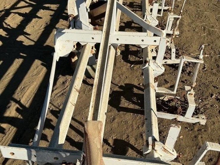 custom-3-pt-3-row-60"-bed-scratcher-image-9