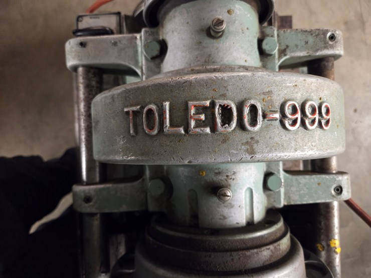 #32-•-toledo-999-pipe-threader-image-1