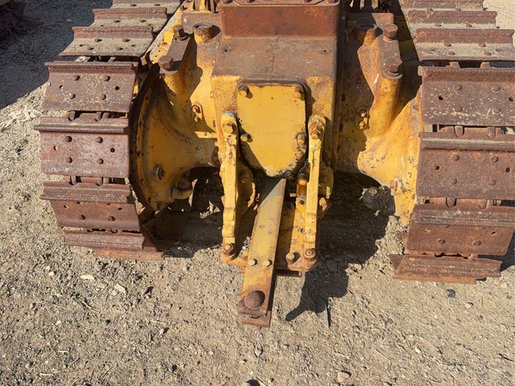 caterpillar-fifteen-image-10
