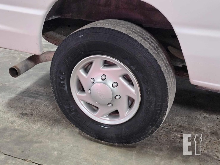 2013-ford-e250-image-19