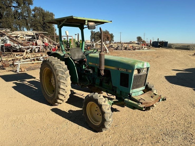 john-deere-1050-tractor,-mfwd-image-3