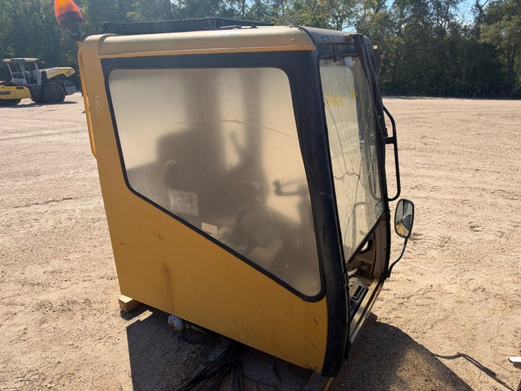 #41544-•-enclosed-cab-for-cat-m318-image-2