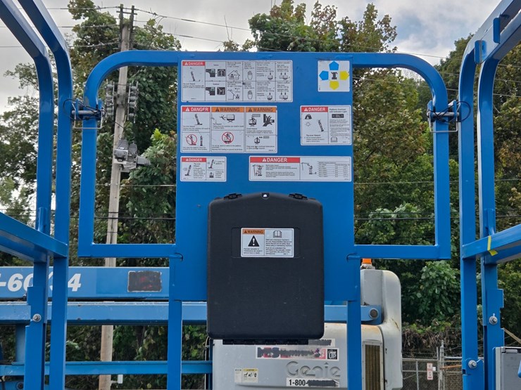 #11-•-genie-g5-3246-scissor-lift-/-52-hours-image-11