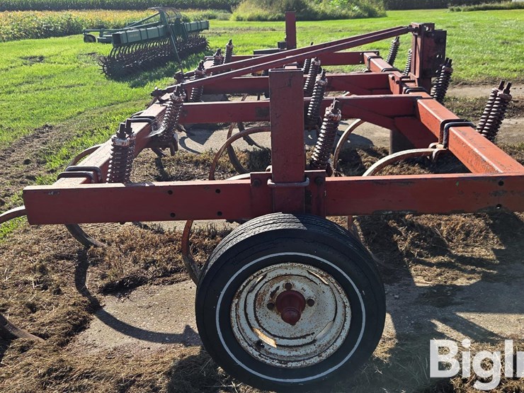 international-55-chisel-plow-image-4