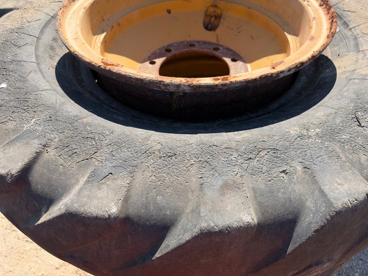 #41540-•-(4)-various-equipment-tires-image-4