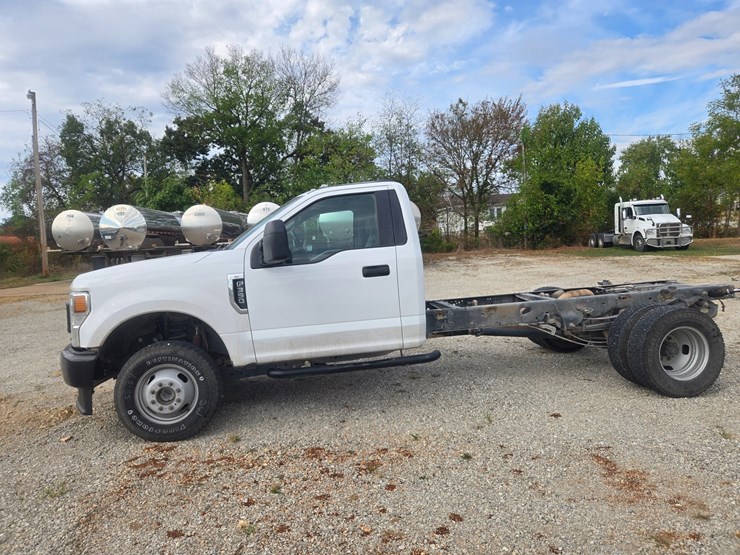 2021-ford-f350-image-4