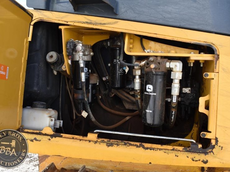 2021-deere-650k-image-36