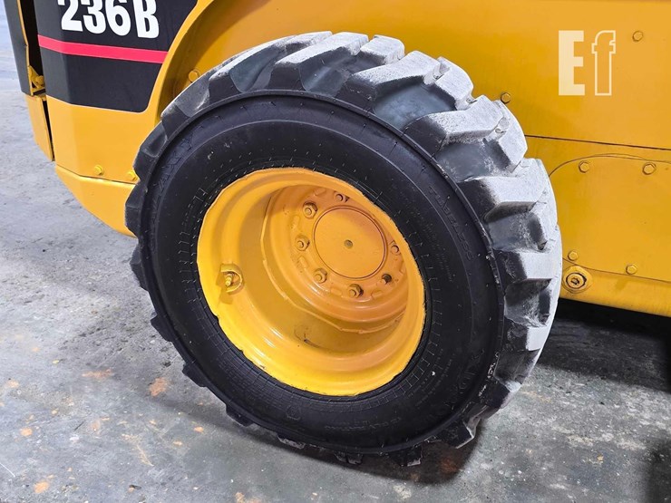 2005-caterpillar-236b-image-18