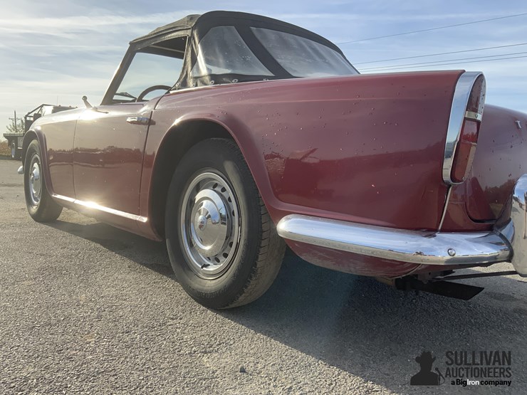 1964-triumph-tr4-2-door-convertible-image-16