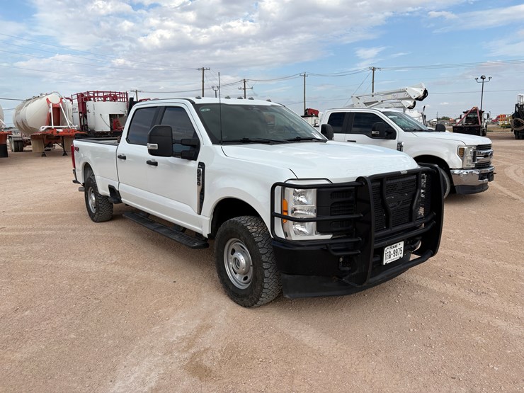 2023-ford-f250-image-3