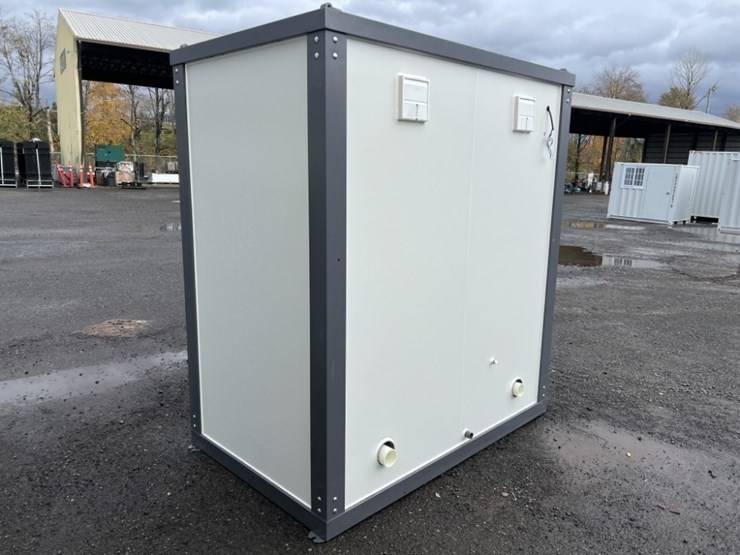 2026-bastone-double-stall-portable-toilet-image-3