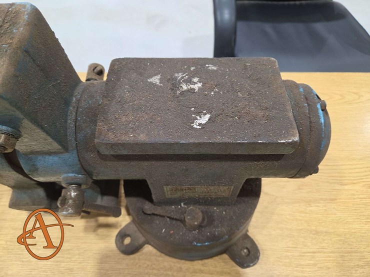 larin-multifunction-bench-vise-image-8