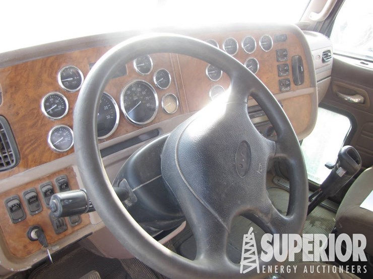 2006-peterbilt-379-t/a-day-cab-haul-truck-image-8