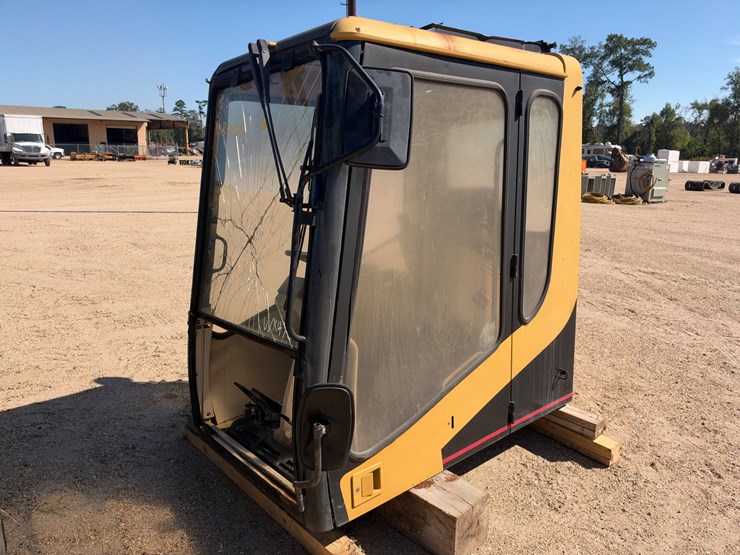 #41544-•-enclosed-cab-for-cat-m318-image-1