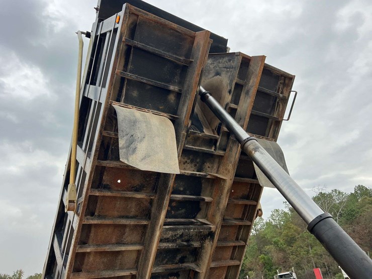 2007-international-7400-tandem-axle-dump-truck-(181,761-miles)-image-52