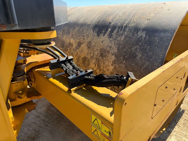 2016-caterpillar-cs54b-84”-vibratory-smooth-drum-compactor-(1,074-hours)-image-20