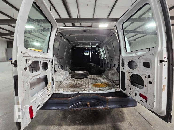 2013-ford-e250-image-15