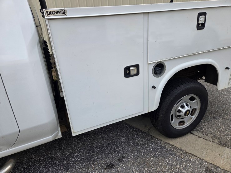 #6-•-2022-chevrolet-2500-service-truck-/-vin:-1gbowle71nf140105-/-68.050-image-6