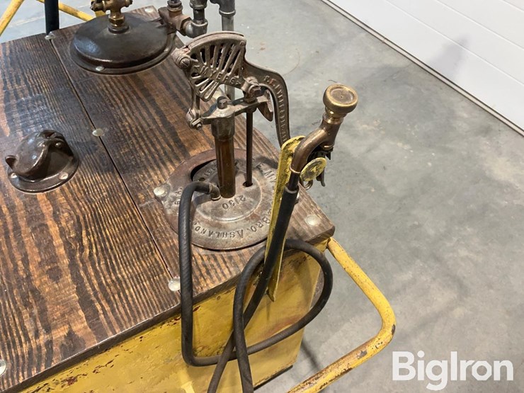 richfield-antique-portable-lube-cart-image-19