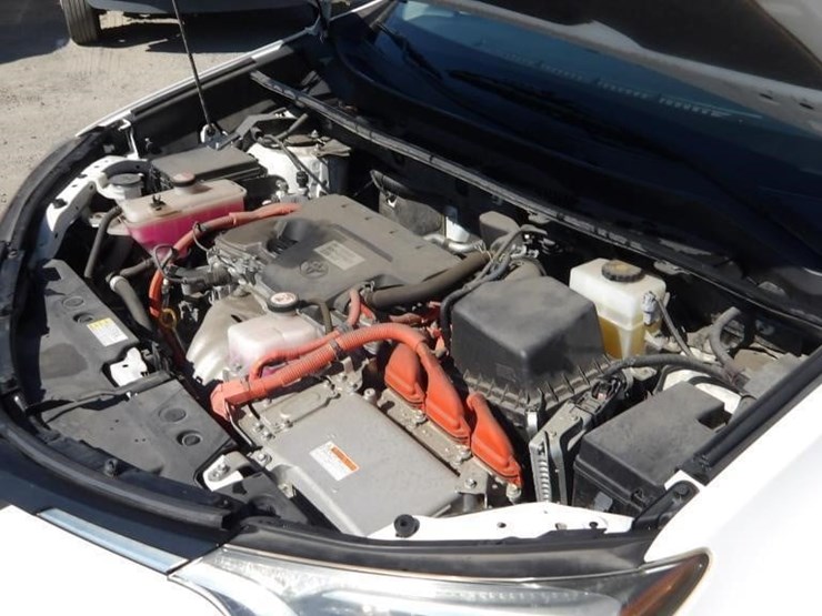 2016-toyota-rav4-xle-image-7
