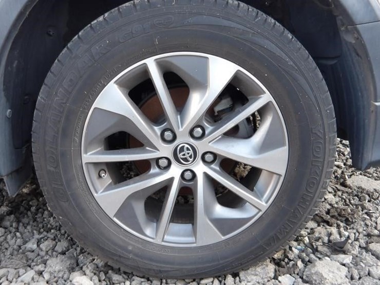 2018-toyota-rav4-xle-image-8