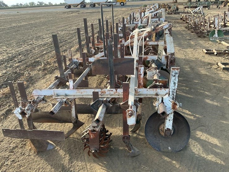 custom-3-pt-3-row-60"-cultivator-image-3