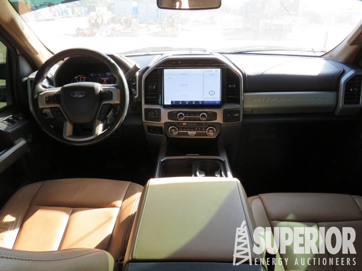 2022-ford-f-350-lariat-4-wd-crew-cab-dually-pickup-image-9