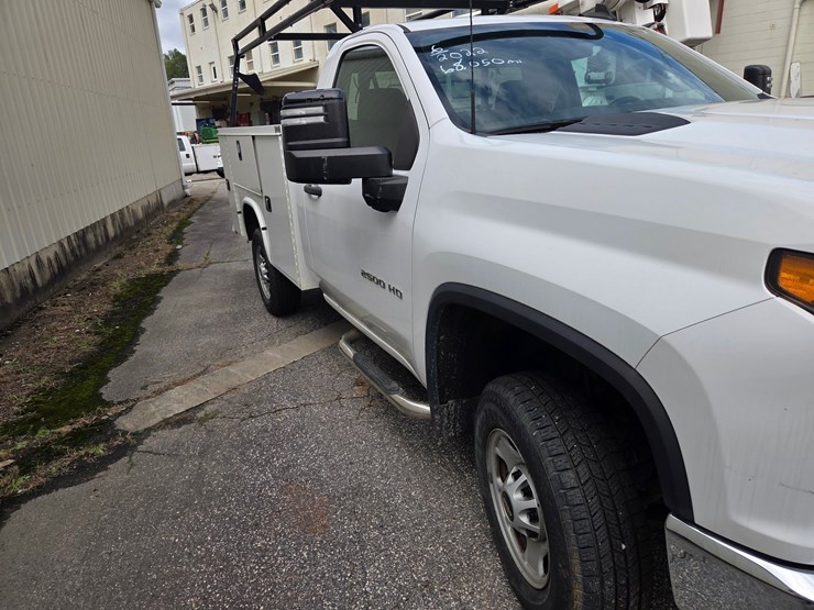 #6-•-2022-chevrolet-2500-service-truck-/-vin:-1gbowle71nf140105-/-68.050-image-39