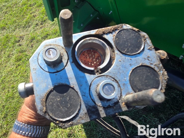 2014-john-deere-608c-corn-head-image-10