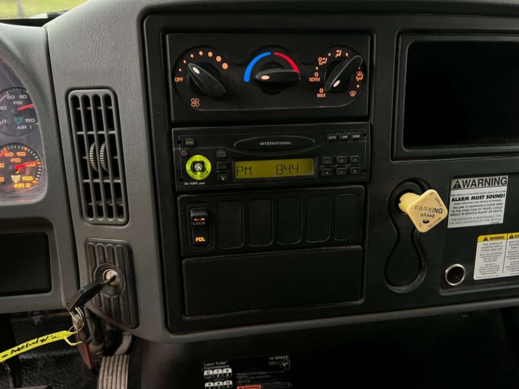 2007-international-7400-tandem-axle-dump-truck-(181,761-miles)-image-14