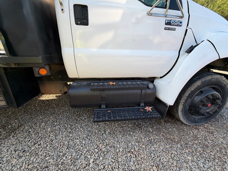#4552-•-ford-f-650-flatbed-truck-image-37