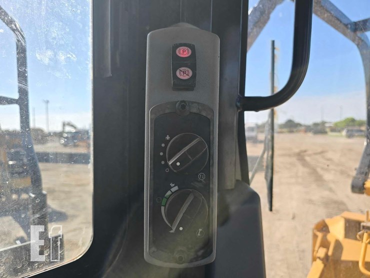 2016-caterpillar-d6t-xl-image-18