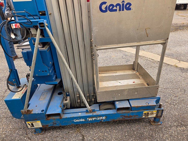 #14-•-genie-portable-lift-/-model:-twp-255-/-hours-not-known-image-1