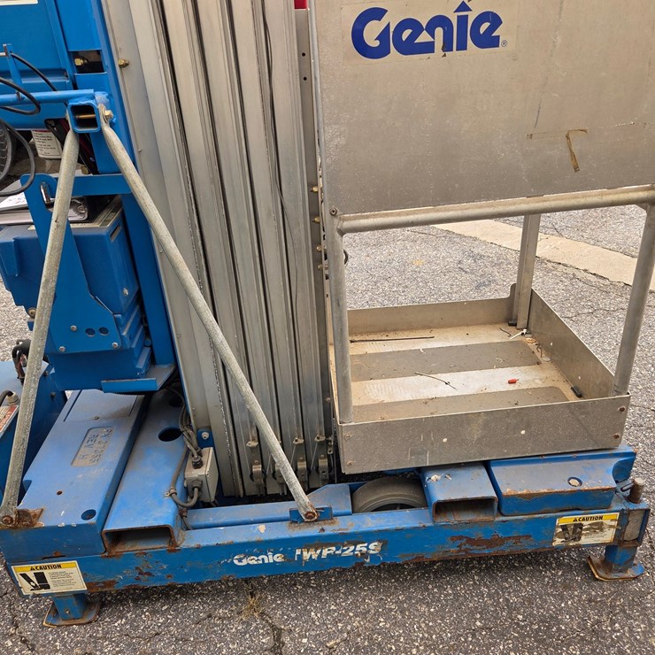 #14 • Genie portable lift / Model: TWP-255 / hours not known