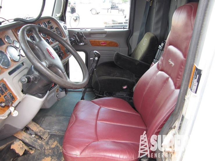 2007-peterbilt-379-s/a-sleeper-haul-truck-image-9