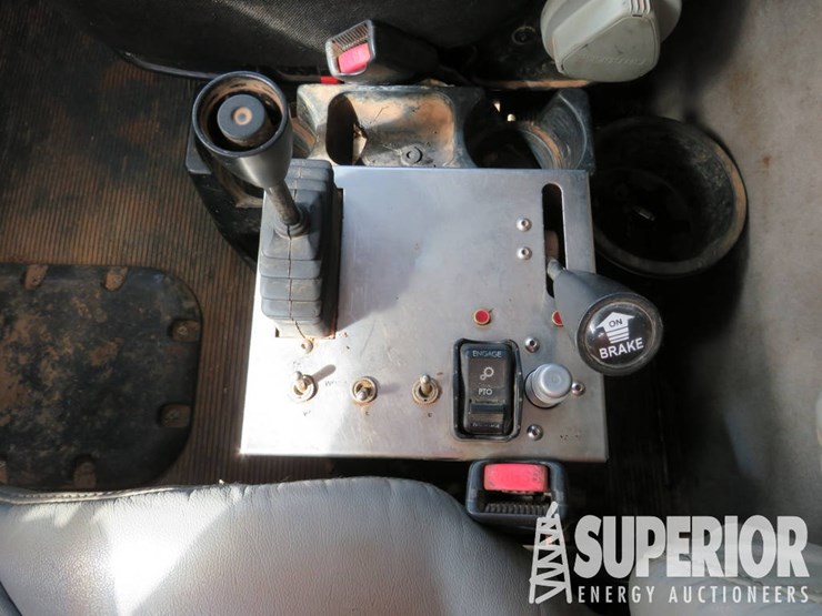 2010-peterbilt-389-t/a-glider-winch-tractor-w/day-cab-image-10