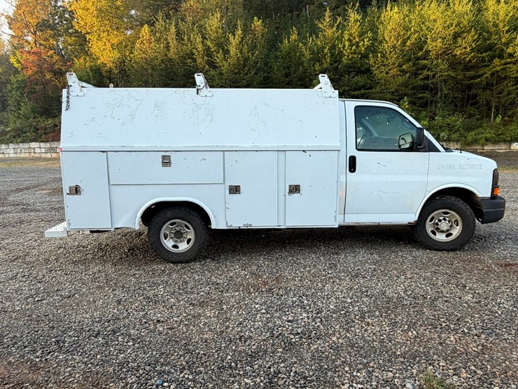 #4554-•-2015-chevrolet-express-work-van-image-6