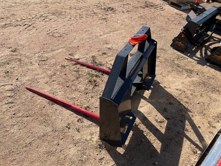 #4106-•-landhonor-bale-spear-frame-attachment-image-4