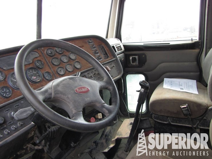 2005-peterbilt-378-t/a-day-cab-haul-truck-image-8