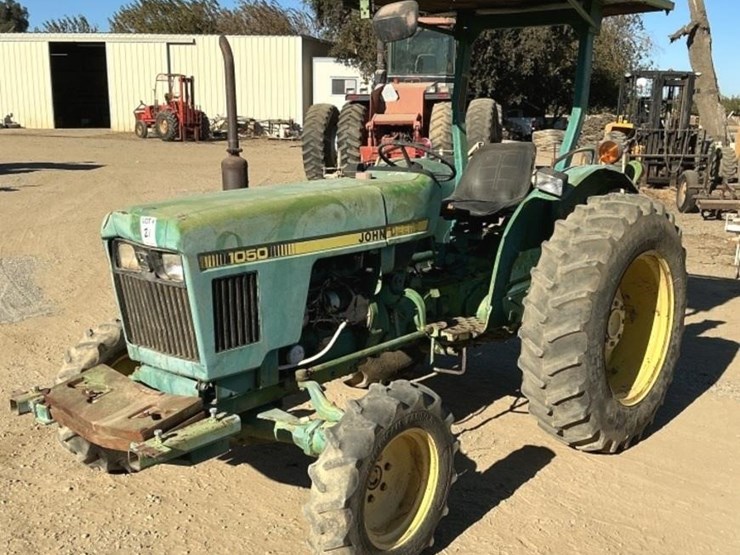 john-deere-1050-tractor,-mfwd-image-1