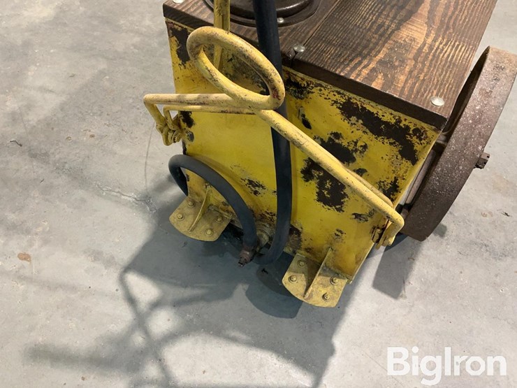 richfield-antique-portable-lube-cart-image-12