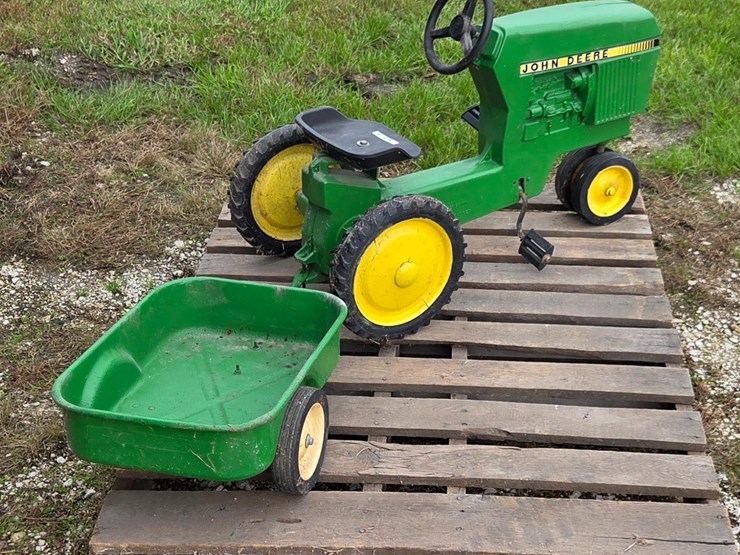 john-deere-pedal-tractor-image-6