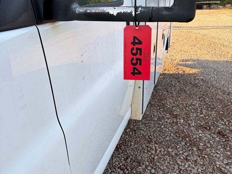 #4554-•-2015-chevrolet-express-work-van-image-43