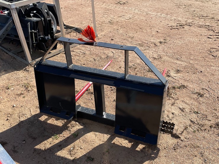 #4098-•-landhonor-bale-spear-frame-attachment-image-8