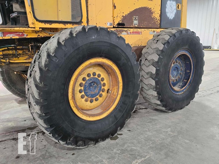 1979-deere-772a-image-24