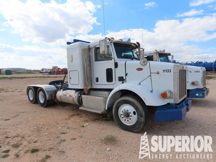 2015-peterbilt-365-t/a-truck-tractor-w/sleeper-image-1
