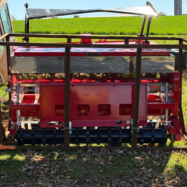 #8372 • AGT No Till 70" Drill Seeder