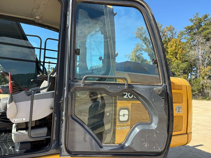 2022-john-deere-200g-excavator-(2,224-hours)-image-9