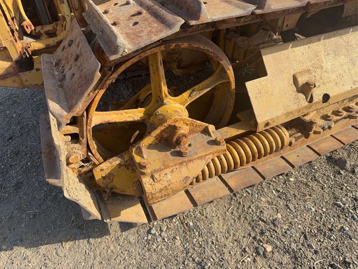 caterpillar-twenty-two-image-11