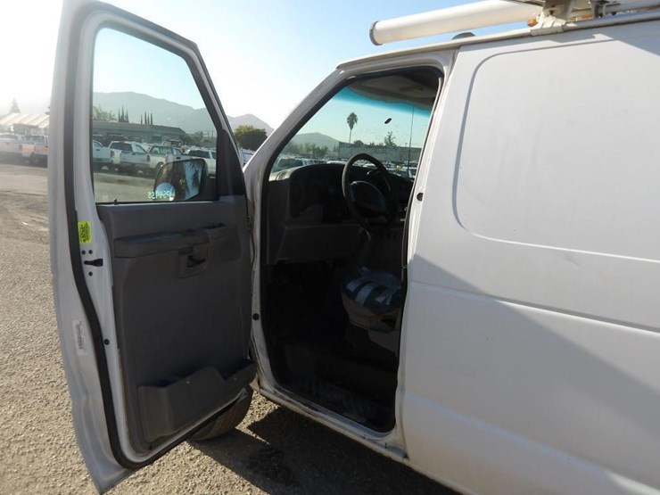 2002-ford-e350-image-16